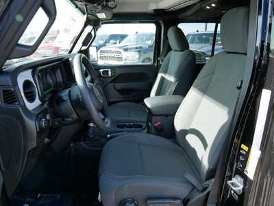 2025 Jeep Gladiator, $40063. Photo 4