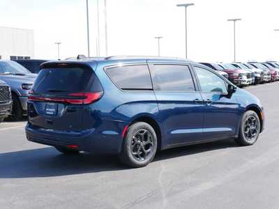 2025 Chrysler Pacifica, $42854. Photo 2