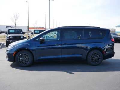 2025 Chrysler Pacifica, $42854. Photo 3