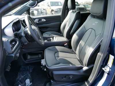 2025 Chrysler Pacifica, $42854. Photo 6