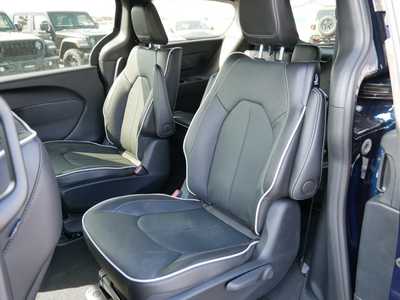 2025 Chrysler Pacifica, $42854. Photo 7