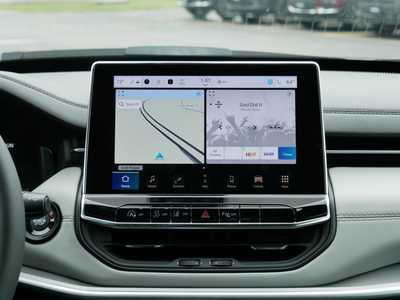 2025 Jeep Compass, $34742. Photo 10
