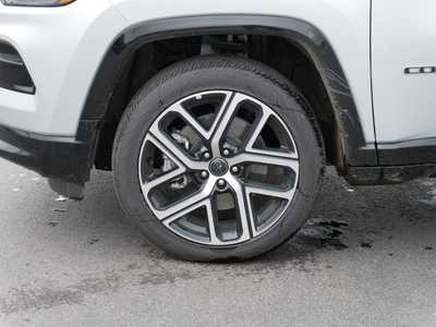 2025 Jeep Compass, $34742. Photo 4