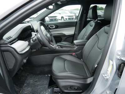2025 Jeep Compass, $34742. Photo 6