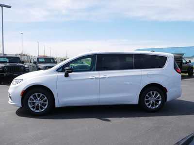 2025 Chrysler Pacifica, $40414. Photo 3