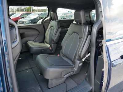 2025 Chrysler Pacifica, $40845. Photo 3