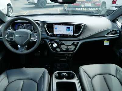 2025 Chrysler Pacifica, $40845. Photo 4