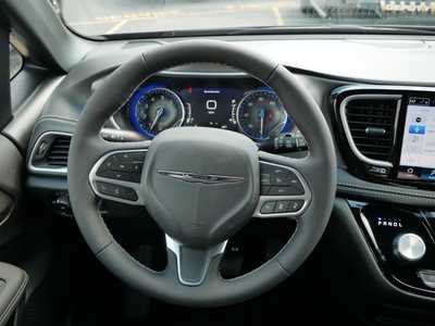 2025 Chrysler Pacifica, $40845. Photo 6