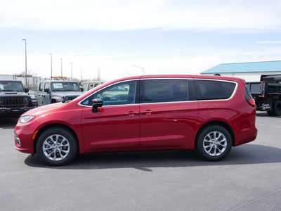 2025 Chrysler Pacifica, $40845. Photo 2