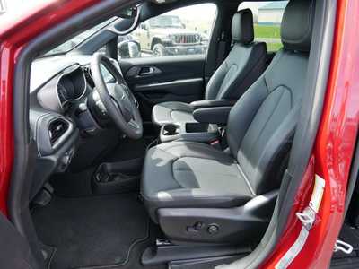 2025 Chrysler Pacifica, $40845. Photo 4