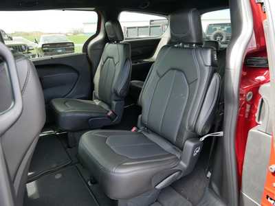 2025 Chrysler Pacifica, $40845. Photo 5