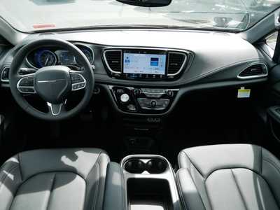 2025 Chrysler Pacifica, $40845. Photo 6