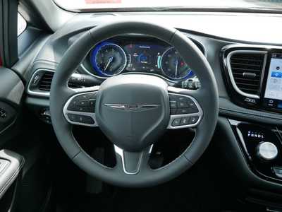 2025 Chrysler Pacifica, $40845. Photo 8
