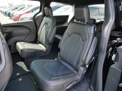 2025 Chrysler Pacifica, $39575. Photo 3