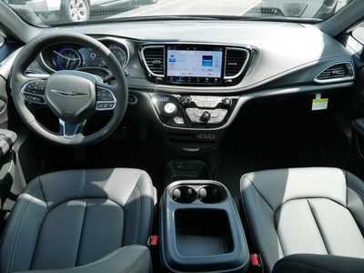 2025 Chrysler Pacifica, $39575. Photo 4