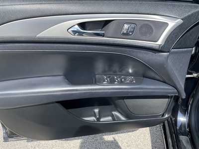 2017 Lincoln MKZ, $13000. Photo 5