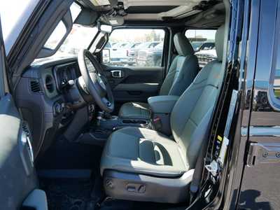 2025 Jeep Gladiator, $57401. Photo 5