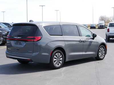 2025 Chrysler Pacifica, $37447. Photo 2