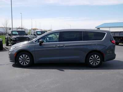 2025 Chrysler Pacifica, $37447. Photo 3