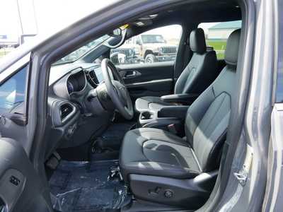 2025 Chrysler Pacifica, $37447. Photo 5
