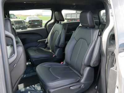 2025 Chrysler Pacifica, $37447. Photo 6