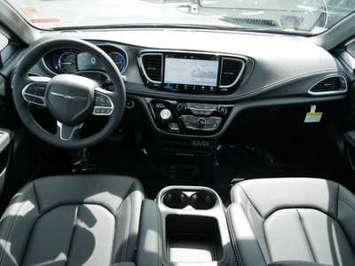 2025 Chrysler Pacifica, $37447. Photo 7