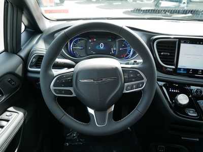 2025 Chrysler Pacifica, $37447. Photo 9