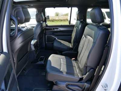2025 Jeep Wagoneer, $77234. Photo 8
