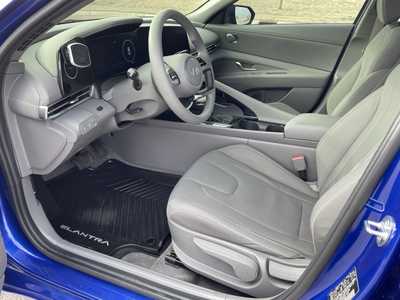 2024 Hyundai Elantra, $23500. Photo 3