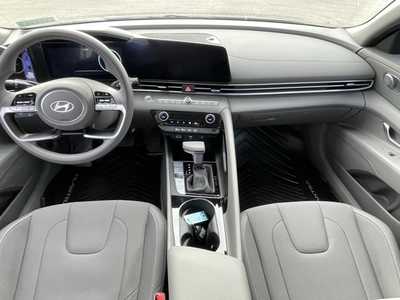 2024 Hyundai Elantra, $23500. Photo 4