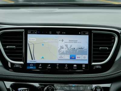 2025 Chrysler Pacifica, $52416. Photo 10
