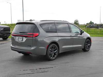 2025 Chrysler Pacifica, $52416. Photo 2