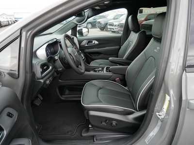 2025 Chrysler Pacifica, $52416. Photo 6