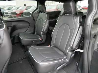 2025 Chrysler Pacifica, $52416. Photo 8