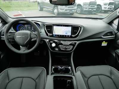 2025 Chrysler Pacifica, $52416. Photo 9
