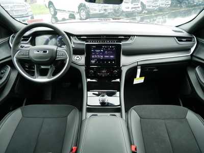 2025 Jeep Grand Cherokee, $42795. Photo 8