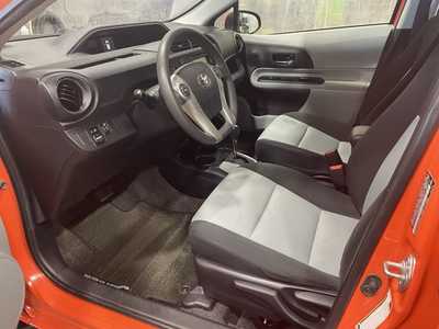 2013 Toyota Prius, $11500. Photo 3