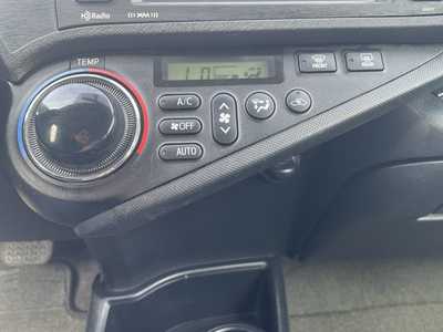 2013 Toyota Prius, $11500. Photo 7