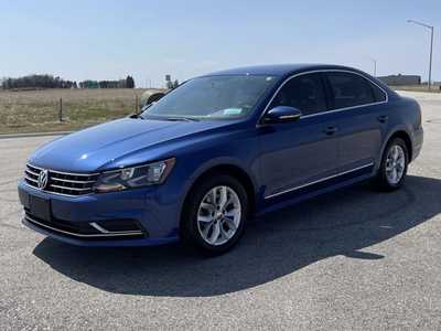 2016 Volkswagen Passat, $12500. Photo 2