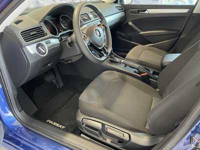 2016 Volkswagen Passat, $12500. Photo 3