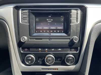 2016 Volkswagen Passat, $12500. Photo 5