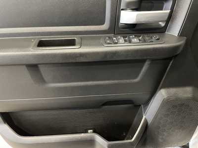 2019 RAM 3500 Crew Cab, $37500. Photo 5