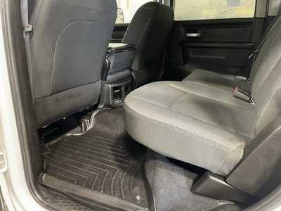 2019 RAM 3500 Crew Cab, $37500. Photo 9