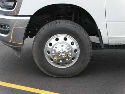 2025 RAM 3500 Crew Cab, $64155. Photo 4