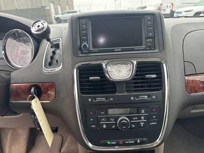 2016 Chrysler Town & Country, $12500. Photo 11