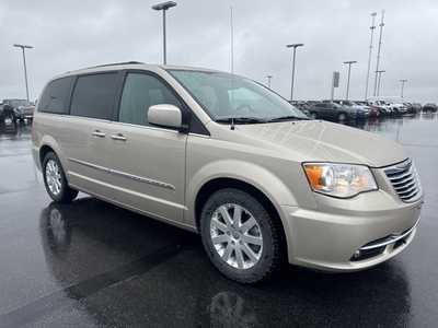 2016 Chrysler Town & Country, $12500. Photo 3
