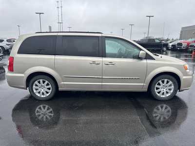 2016 Chrysler Town & Country, $12500. Photo 4