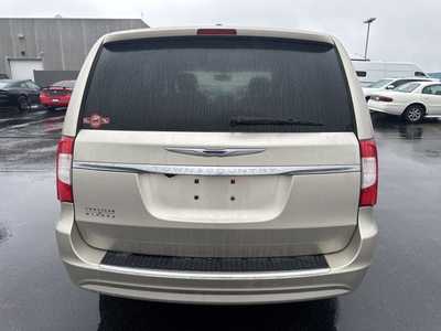 2016 Chrysler Town & Country, $12500. Photo 6
