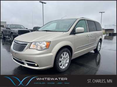 2016 Chrysler Town & Country, $12500. Photo 1