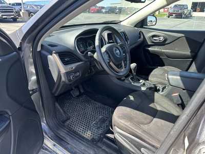 2016 Jeep Cherokee, $11000. Photo 5